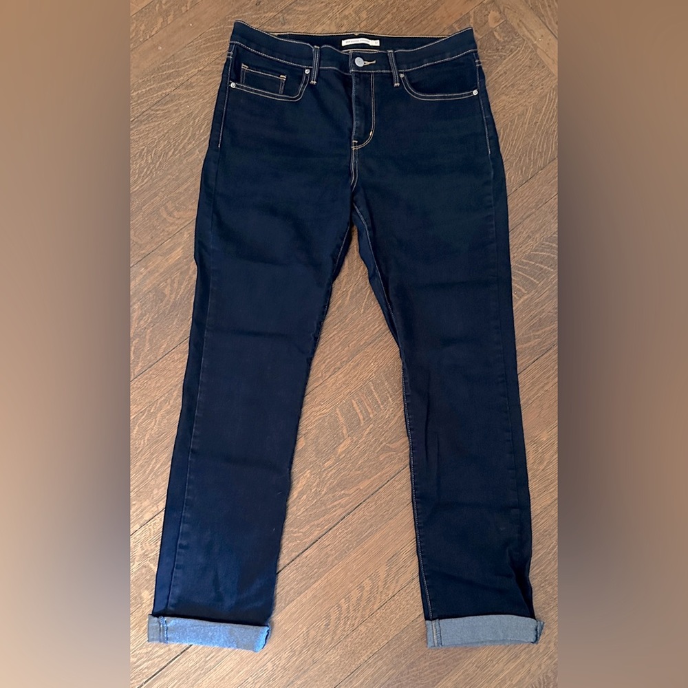 Levi’s 314 Shaping Straight Leg with Cuff Size 31 Dark Blue